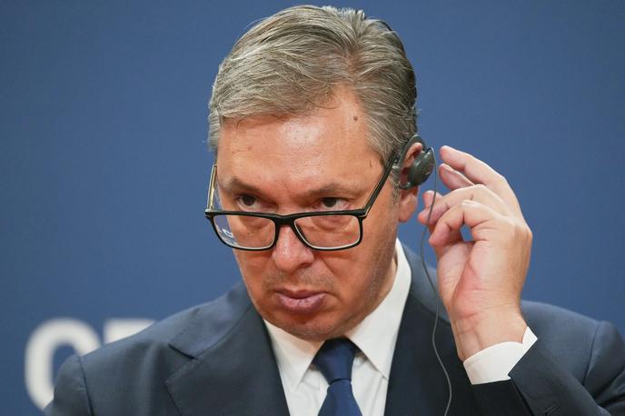 Volodimir Zelenski, Aleksandar Vučić | Aleksandar Vučić že nekaj časa napoveduje razpis predčasnih volitev, ki jih študenti in drugi udeleženci protivladnih protestov po smrtonosnem padcu nadstreška na železniški postaji v Novem Sadu novembra 2024 zahtevajo že več kot leto dni. Nazadnje je avgusta napovedal, da bodo potekale 18. ali 25. oktobra. | Foto Guliverimage