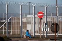 pristanišče Calais migranti trajekt