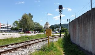 Prijeli tri osumljence na železniških tirih, prerezali so vodnike prometne signalizacije