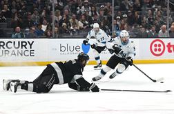 Slab večer za Kopitarja in Kralje, ki so visoko izgubili na domačem ledu #video