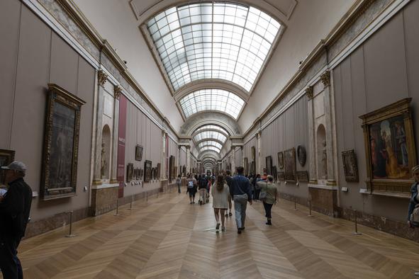 Vse slabše stanje v Louvru: zaradi nevarnosti zaprli eno od galerij