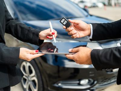 Novo leto, nove odločitve: zakaj avto ne bi smel biti impulziven nakup