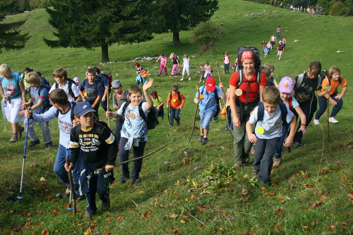 otroci hribi | V sedmih desetletjih se je na planinskih krožkih, izletih, taborih, tekmovanjih, programih in usposabljanjih zvrstilo več kot 200 tisoč otrok in mladih. | Foto Manca Ogrin/PZS