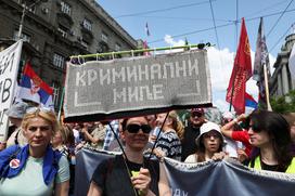 Protestniki pred poslopjem srbske vlade v Beogradu