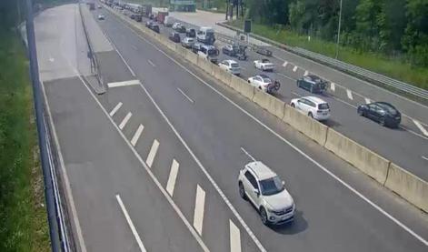 Vozniki, pozor: danes predvidena velika gneča na cesti. Prvi zastoji so se že začeli.