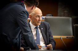 Vlada Janeza Janše takoj na delo: prva velika sprememba že po 20 minutah