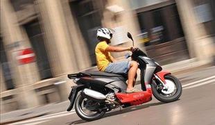 Aprilia sportcity cube 300 black line