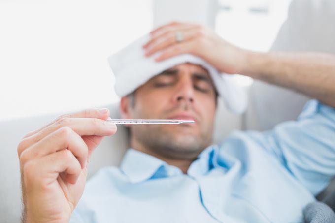 Moški v primerjavi z ženskami zaradi gripe večkrat potrebujejo bolniško oskrbo. | Foto: Thinkstock