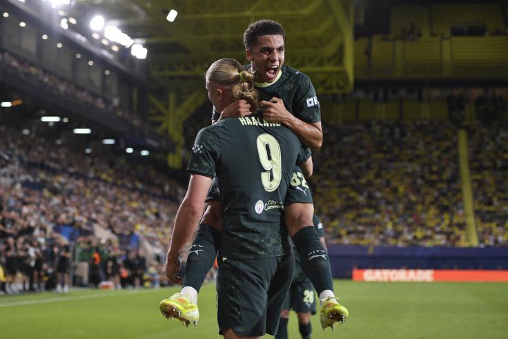Erling Haaland se je vpisal med strelce tudi na gostovanju Manchester Cityja v Villarrealu. Angleški velikan je na koncu zmagal z 2:0. Končni rezultat je ob koncu prvega dela dosegel Portugalec Bernardo Silva. | Foto: Reuters