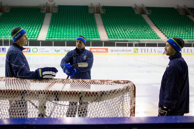 Aleš Burnik (desno) je zadnja leta deloval v članski reprezentanci. Bil je pomočnik tako nekdanjega selektorja Nika Zupančiča kot povratnika na selektorskem stolčku Matjaža Kopitarja. Zdaj bo glavni trener reprezentance do 20 let. | Foto: Matic Klanšek Velej/Sportida