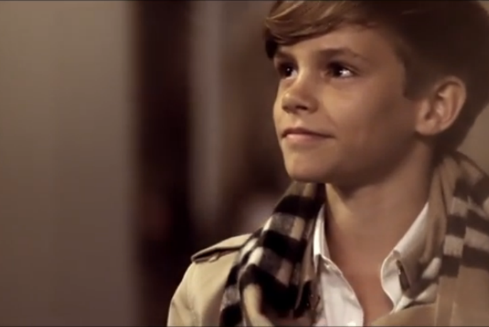 Mali Beckham povečal prodajo trenčkotov