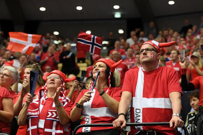 Norvežani se veselijo prvega rokometnega naslova svetovnih prvakov. | Foto: Reuters