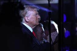 Trump v finalu lige NBA izžvižgan: je med tekmo tudi zaspal? #video