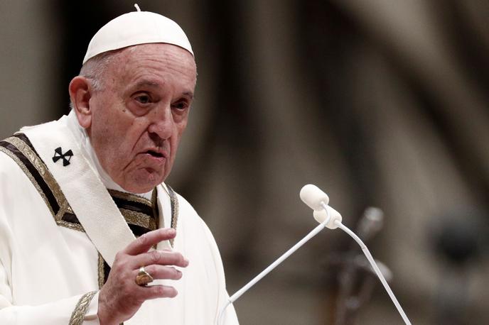 Papež Frančišek | Policija preiskuje pismo iz Francije, namenjeno papežu, v katerem so bili trije naboji. | Foto Reuters