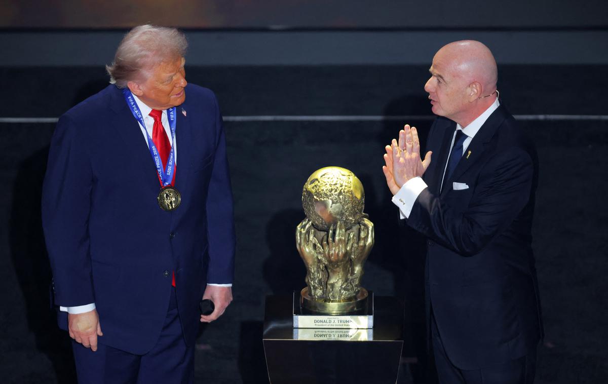Sp 2026, žreb | Gianni Infantino je predsedniku ZDA Trumpu predal nagrado miru.  | Foto Reuters
