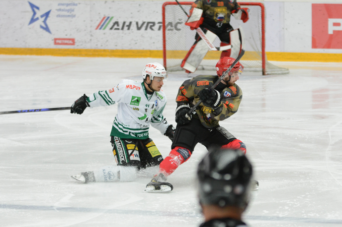 Hdd Jesenice | Jeseničani so odigrali prvo domačo tekmo sezone in zmagali s 3:0. | Foto Matias Demšar