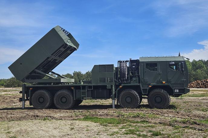 Panika vzhoda | Raketni lanser Chunmoo je med nujnimi novimi vojaškimi pridobitvami za obrambo neba. | Foto Žiga Gašperin