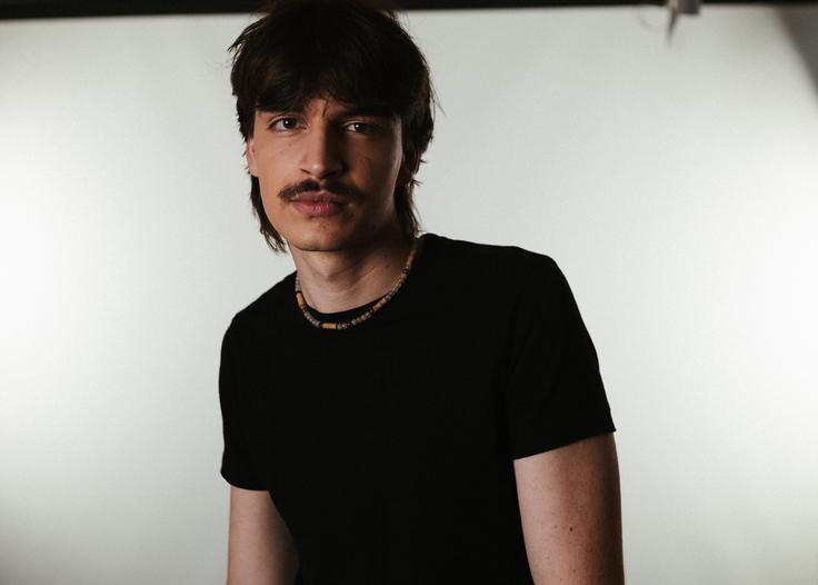 Jon VItezič, pevec, glasbenik | Foto: Astronavt