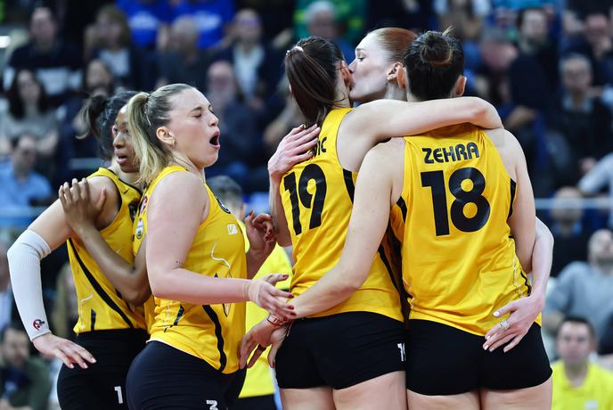 Odbojkarice Vakifbanka zmagovalke lige prvakinj, Fatoumatta Sillah s Coneglianom do brona