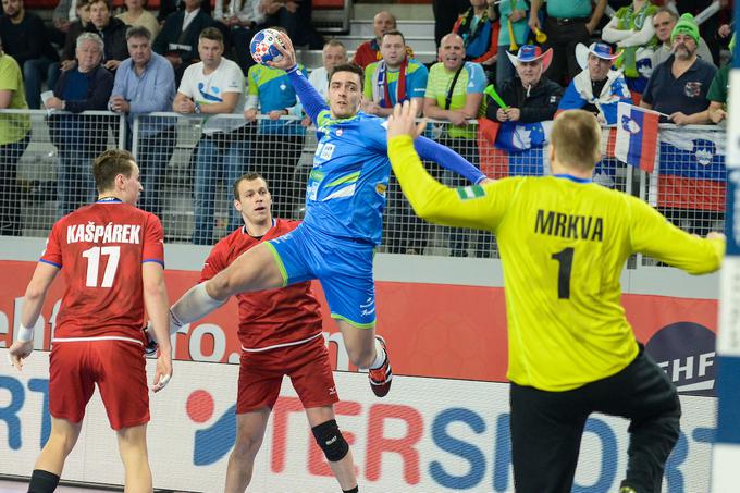 Češki vratar Tomas Mrkola je v prvem polčasu zbral kar 13 obramb. | Foto: Mario Horvat/Sportida