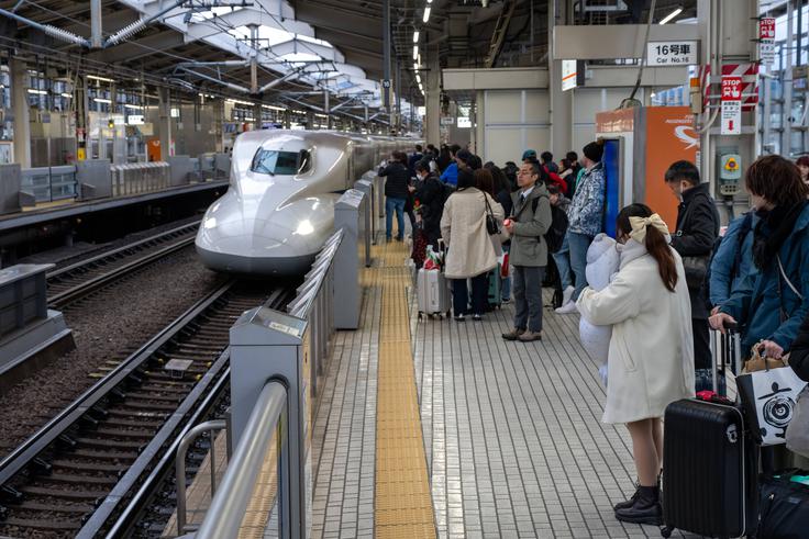 Javni promet in predvsem vlaki na Japonskem slovijo po izjemni točnosti: "Kot veste, so vlaki pri njih natančni do sekunde. Seveda se zgodi, da vlak zamudi in že 30 sekundna zamuda je pospremljena z globokim opravičevanjem. Je pa, na primer, značaj cestnega prometa v vsakem mestu drugačen," pove naš sogovornik. | Foto: Guliverimage