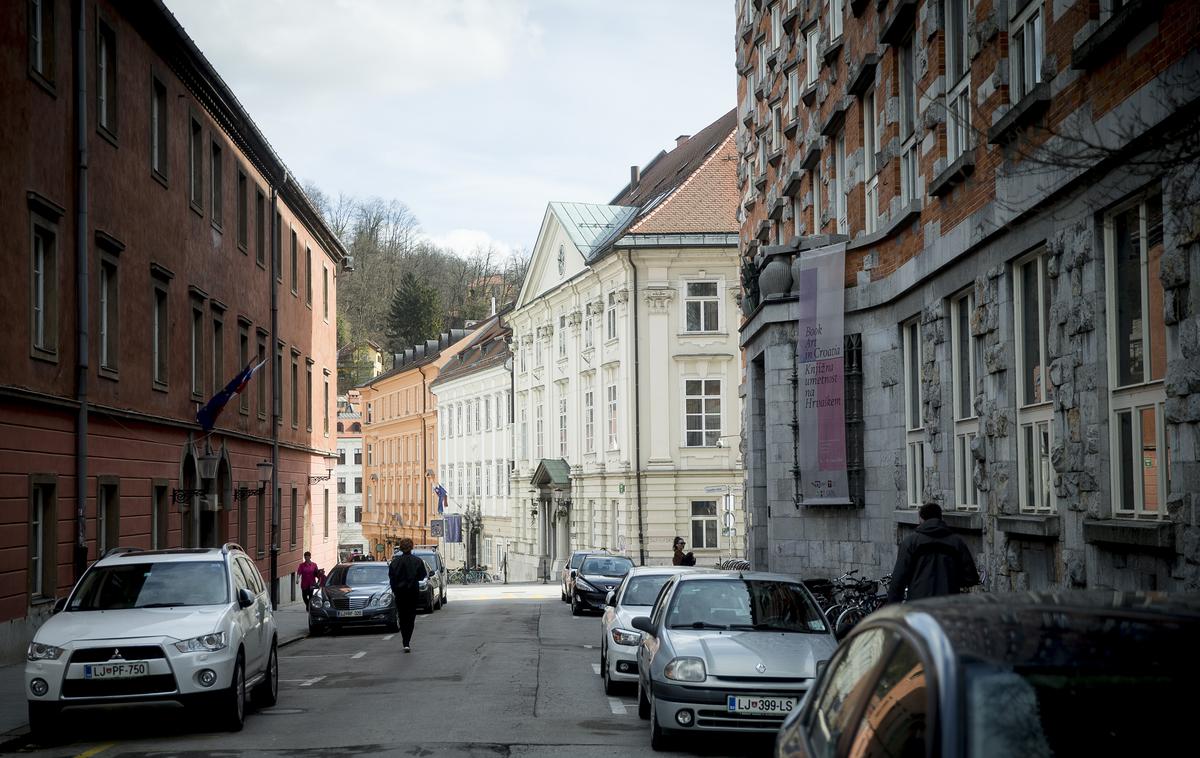 stavba SAZU | Povprečna cena kvadratnega metra stanovanja je v prestolnici v zadnjem poročilu Geodetske uprave znašala 2.920 evrov. | Foto Ana Kovač