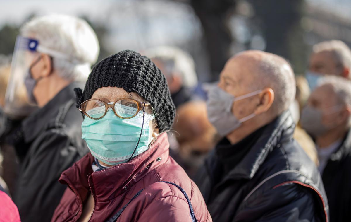 Cepljenje proti covid-19 v Srbiji | Delež pozitivnih testov je včeraj znašal 24,6 odstotka, pretekli četrtek pa 21,8 odstotka. | Foto Reuters