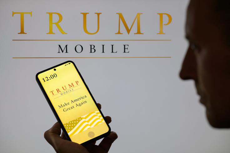 Brata Trump, Eric Trump in Donald Trump mlajši, sta podjetje Trump Mobile ustanovila 16. junija 2025. Podjetje nosi licenco organizacije Trump. | Foto: Reuters