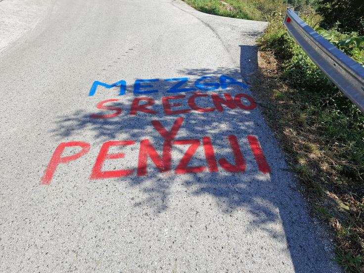 Navijači so že pripravljeni na vzpon na Možjanco. Posebno mesto bodo imeli navijači Luke Mezgeca, ki bo prav v nedeljo odpeljal zadnjo dirko v bogati karieri. | Foto: STA