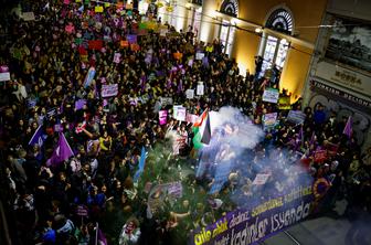 V Istanbulu protesti kljub prepovedim in zaporam