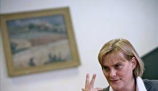 Ministrica, ki skuša pristriči peruti lobijem v energetiki
