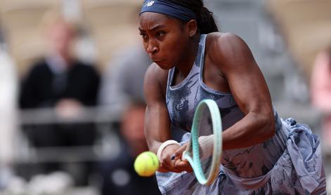 Gauff iskala loparje, nato pa gladko zmagala