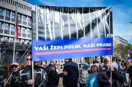 Protestni shod pred DZ-jem
