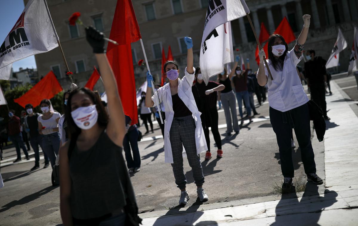Grčija protest | Grški delavci in študenti so se danes zbrali pred grškim parlamentom, da bi s protesti obeležili mednarodni praznik dela.  | Foto Reuters