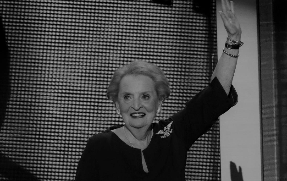 med | Albrightova je bila osrednja osebnost v administraciji predsednika Billa Clintona.  | Foto Reuters
