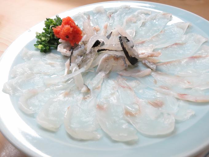 Ribo fugu na Japonskem pripravljajo na različne načine, tako surovo ... | Foto: Getty Images