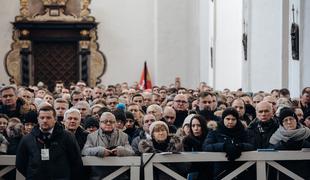 Več tisoč ljudi na pogrebu umorjenega župana Gdanska #foto
