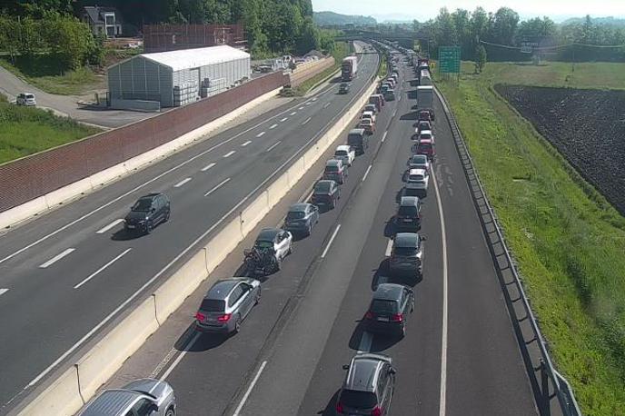 Zaprta primorska avtocesta proti Ljubljani | Foto DARS