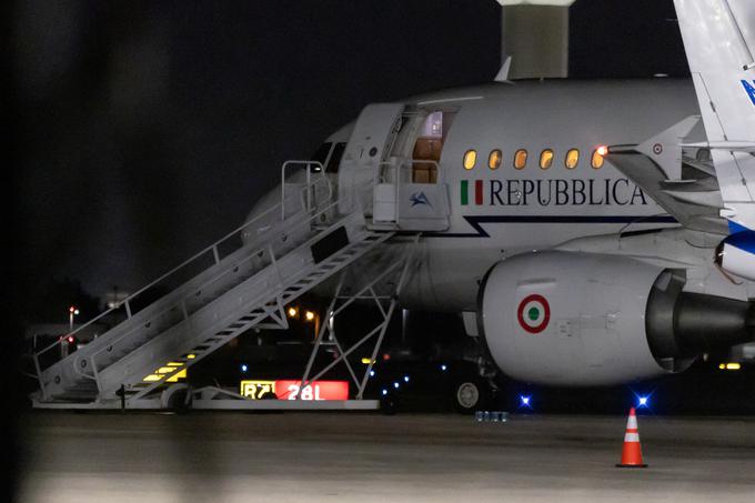 Italijansko vladno letalo ob pristanku na mednarodnem letališču West Palm Beach na Floridi, s katerim je prispela Giorgia Meloni. | Foto: Reuters