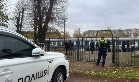 Tragedija: Fant detoniral bombo na železniški postaji #video
