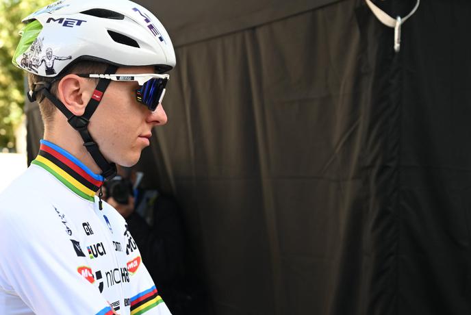 Tadej Pogačar ob Touru cilja na spomeniški komplet