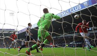 Rdeči vragi začuda suvereni, Chelsea pohrustal Tottenham