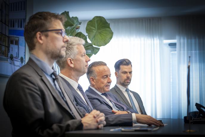 ETF sklad | Ilirikini skladi ETF so prvi skladi ETF slovenskega upravljalca, s katerimi se trguje na Ljubljanski borzi. V družbi so uvrstitev skladov ETF na Ljubljansko borzo označili za pomemben razvojni mejnik ter dodali, da se Slovenija s tem približuje razvitim trgom, kjer so ETF-ji med najhitreje rastočimi naložbenimi produkti. | Foto Ana Kovač