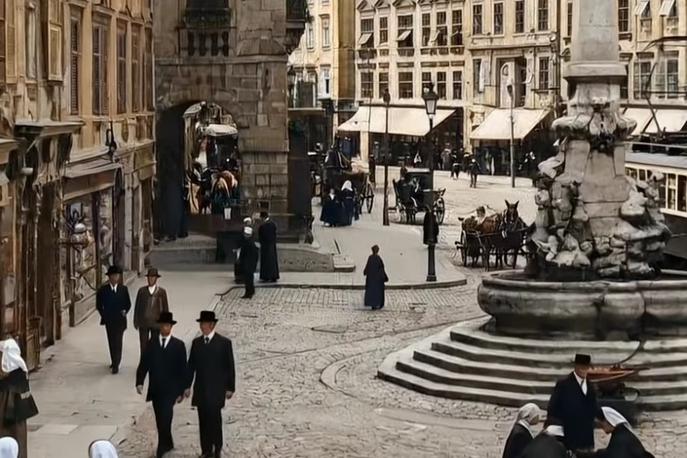 Ljubljana UI, 100 let nazaj | Spletni ustvarjalec je s pomočjo orodij umetne inteligence oživil statične arhivske fotografije ožjega središča Ljubljane izpred več kot stotih let. | Foto Youtube/Vedomec Vision, Pogled Vedomca