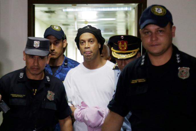 Ronaldinho zapor | Še vedno nihče ne razume, zakaj je imel Ronaldinho ponarejen potni list. | Foto Reuters