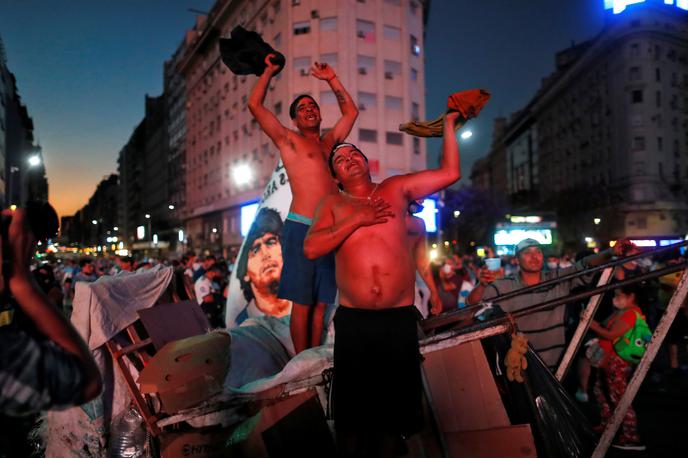 Maradona Smrt Buenos Aires | V Argentini je za Diegom Armandom Maradono na ulicah žalovalo na tisoče ljudi. | Foto Reuters