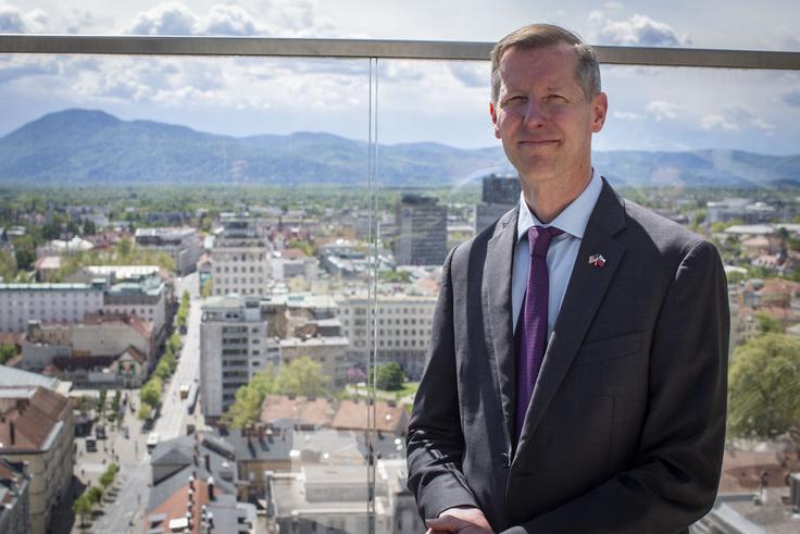 "ZDA obsojamo ponovno rusko invazijo na Ukrajino. Slovenija in ZDA v varnostnem svetu tesno sodelujeta na humanitarnem področju. Poskušamo dvigniti osveščenost o tem, da Rusija napada kritično infrastrukturo v Ukrajini, s čimer želi prekiniti dobavo elektrike in hrane, saj je Ukrajina žitnica za cel svet." | Foto: Bojan Puhek
