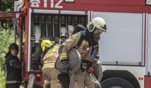 V požaru v Ljubljani so več osebam pomagali gasilci in reševalci
