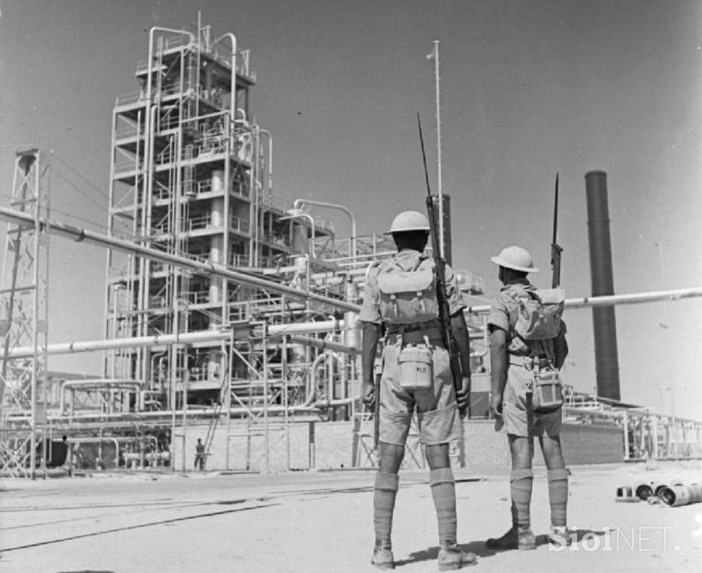Britanska vojaka v refinariji v Abadanu