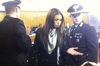 Ruby na sodišču pričala o prvih srečanjih z Berlusconijem